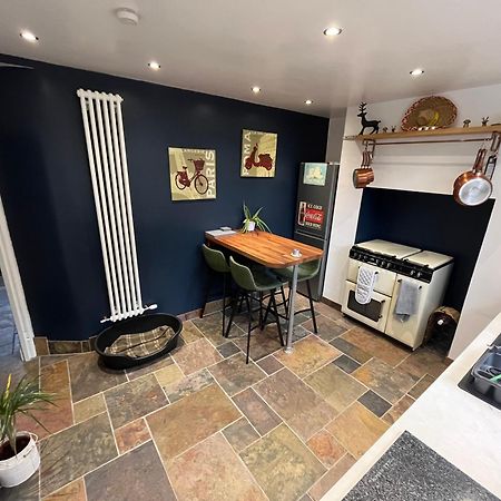 Wolf Hollow, Sleeps 4 Plus 2, Buxton Town Centre المظهر الخارجي الصورة